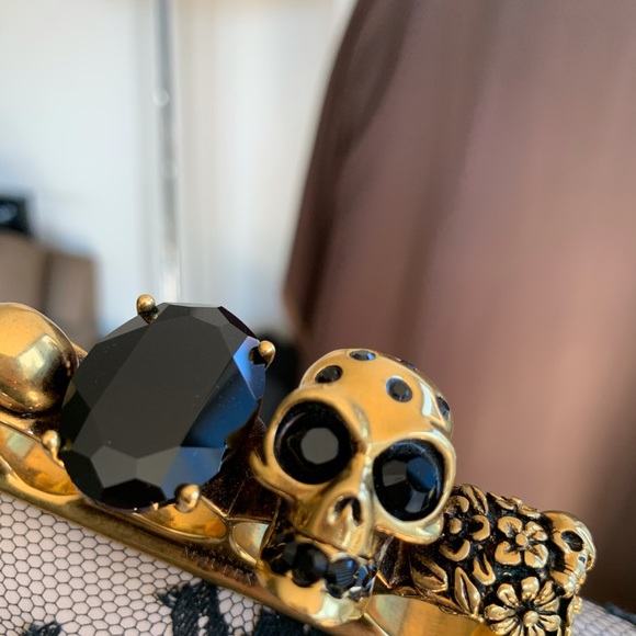 Clutch with knuckles handle & lace - Picture 2 of 7